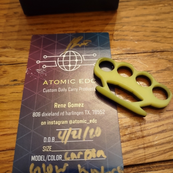 Atomic EDC knuck carbon/green glow pendant - Picture 4 of 5